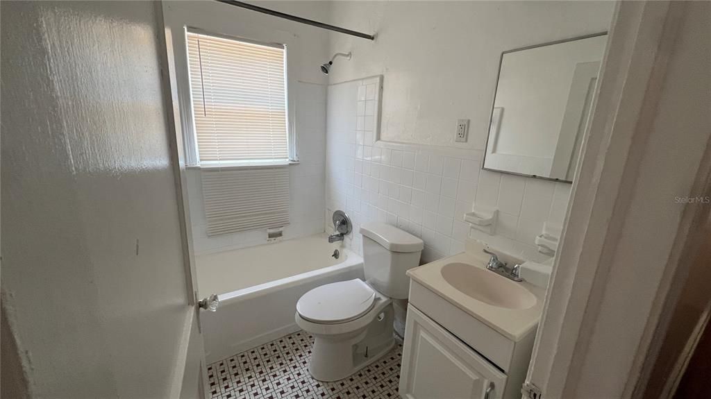For Rent: $1,500 (1 beds, 1 baths, 700 Square Feet)