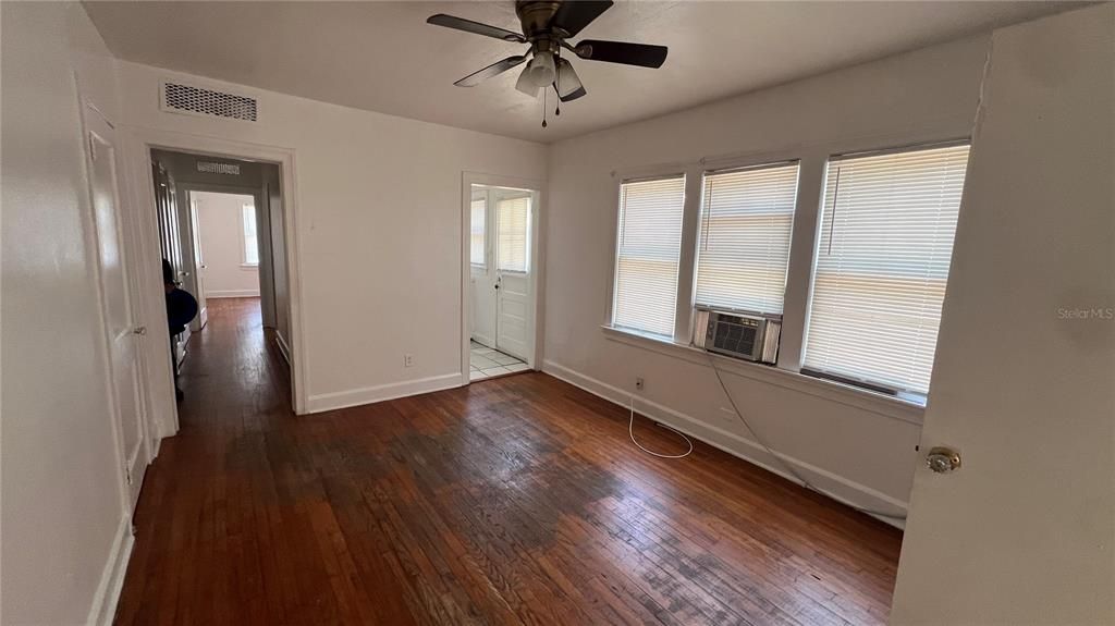 For Rent: $1,500 (1 beds, 1 baths, 700 Square Feet)