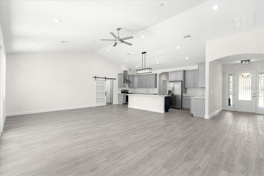 Activo con contrato: $499,000 (3 camas, 2 baños, 2355 Pies cuadrados)