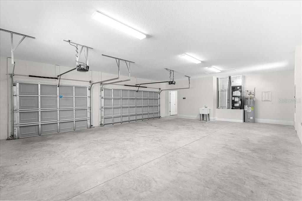 Activo con contrato: $499,000 (3 camas, 2 baños, 2355 Pies cuadrados)