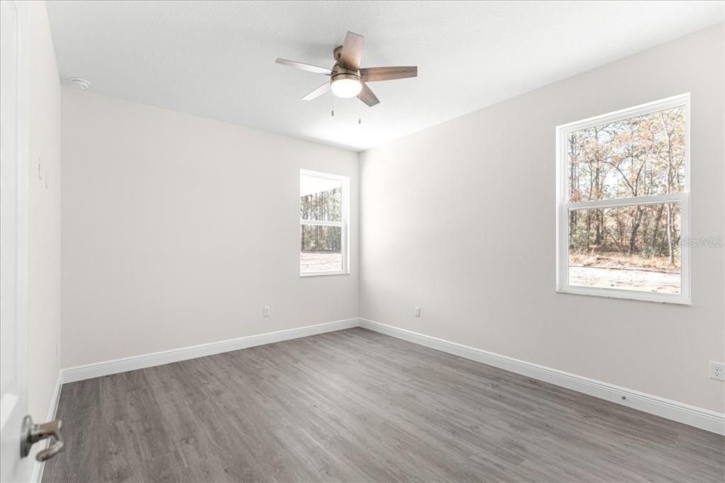 Activo con contrato: $499,000 (3 camas, 2 baños, 2355 Pies cuadrados)