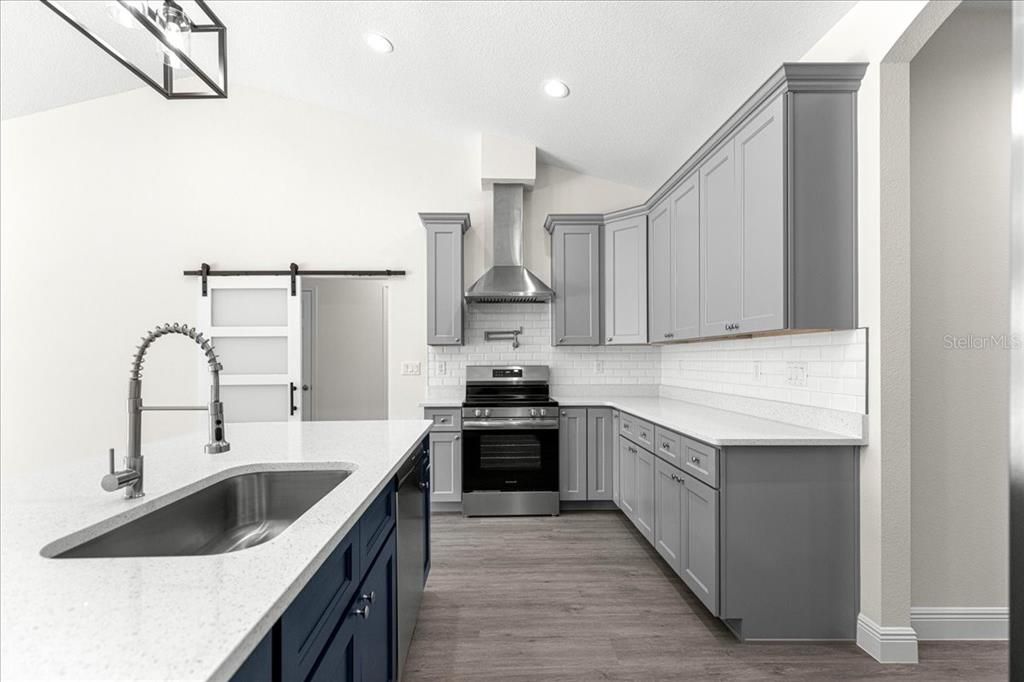 Activo con contrato: $499,000 (3 camas, 2 baños, 2355 Pies cuadrados)