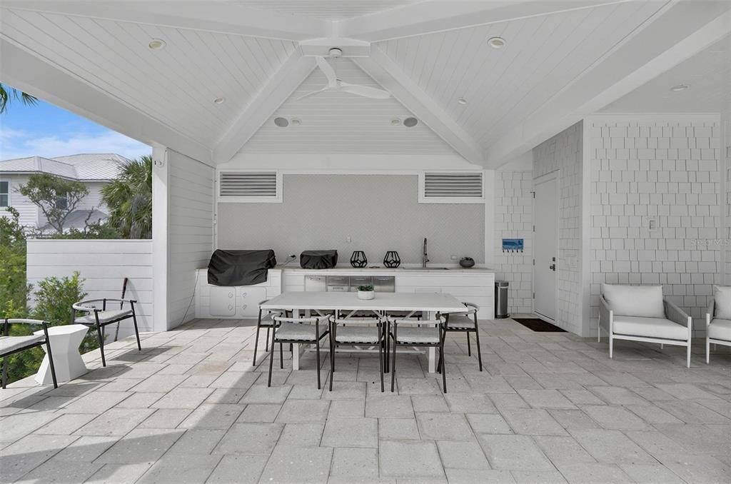 For Sale: $4,600,000 (5 beds, 6 baths, 5071 Square Feet)