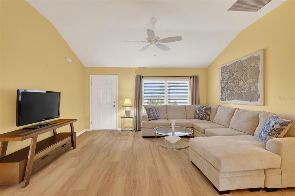 En Venta: $379,900 (3 camas, 2 baños, 1559 Pies cuadrados)