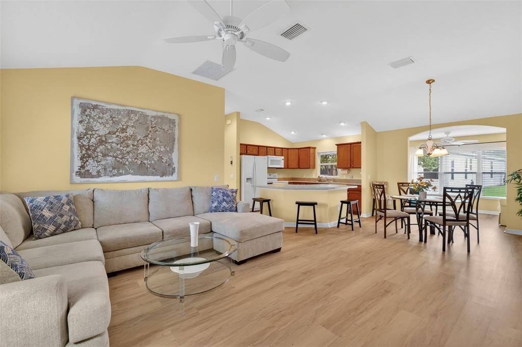 En Venta: $379,900 (3 camas, 2 baños, 1559 Pies cuadrados)