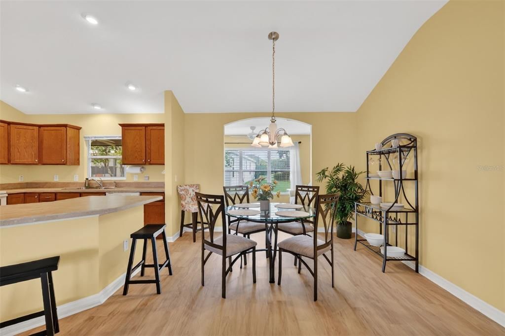 En Venta: $379,900 (3 camas, 2 baños, 1559 Pies cuadrados)