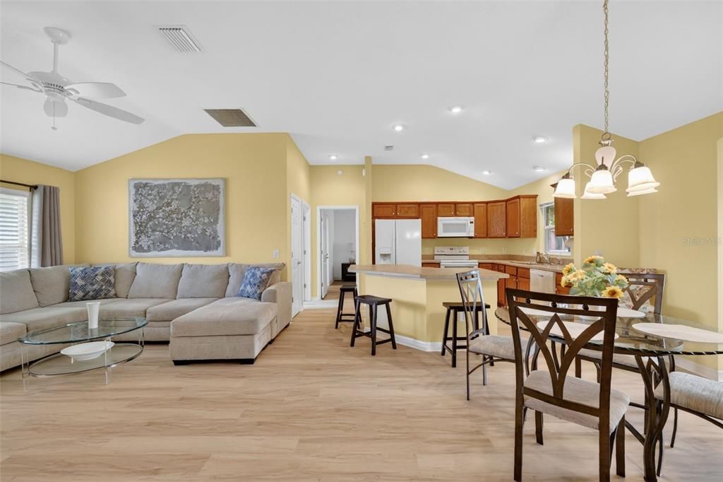 En Venta: $379,900 (3 camas, 2 baños, 1559 Pies cuadrados)