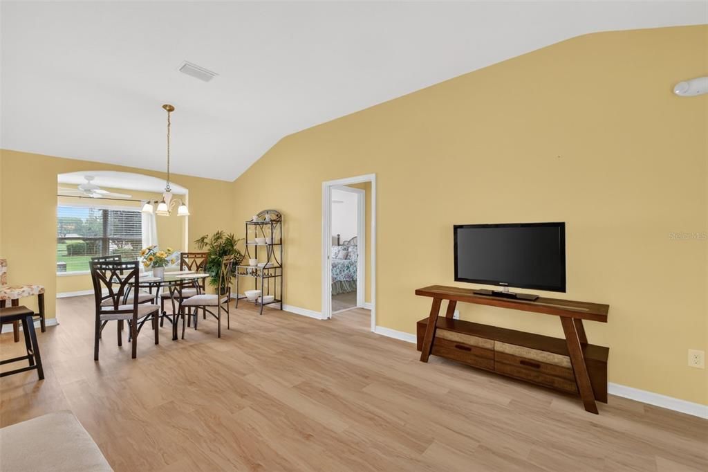 En Venta: $379,900 (3 camas, 2 baños, 1559 Pies cuadrados)