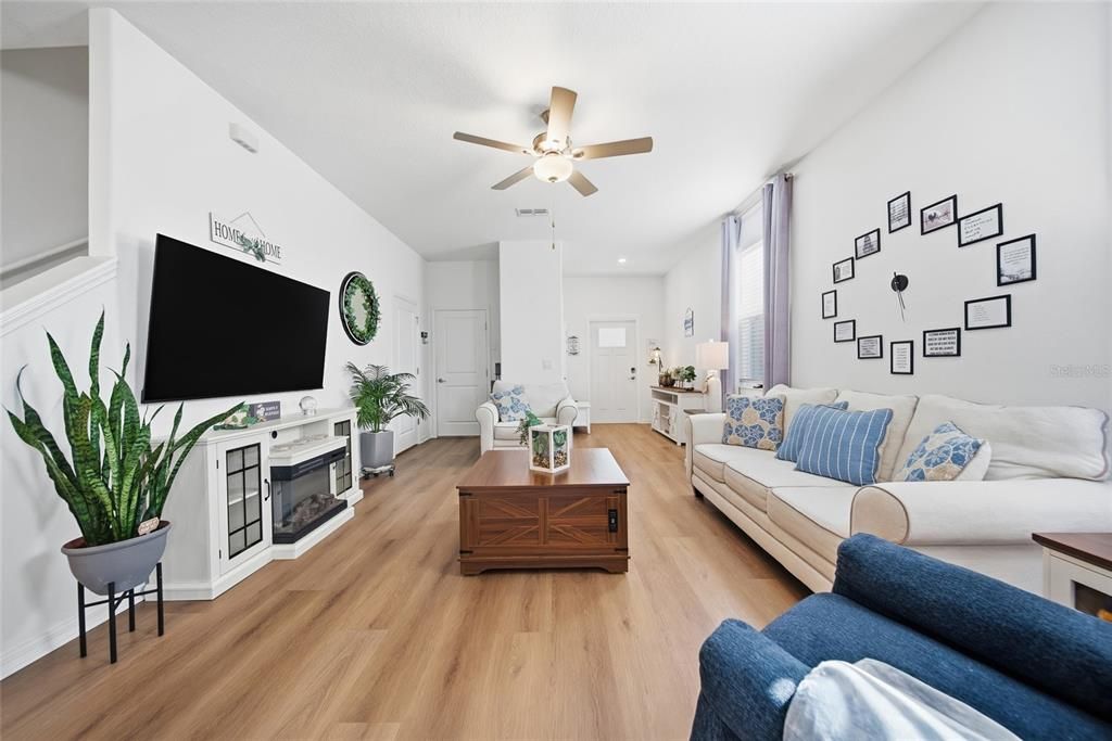 For Sale: $290,000 (2 beds, 2 baths, 1541 Square Feet)