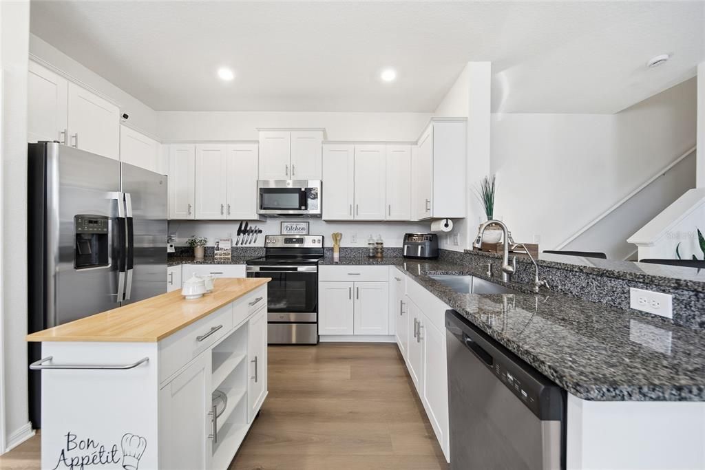 For Sale: $290,000 (2 beds, 2 baths, 1541 Square Feet)