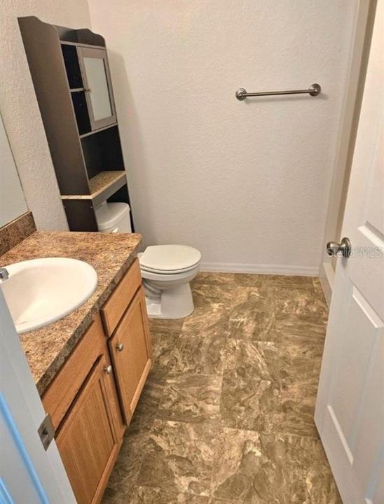 For Rent: $1,600 (3 beds, 2 baths, 1014 Square Feet)