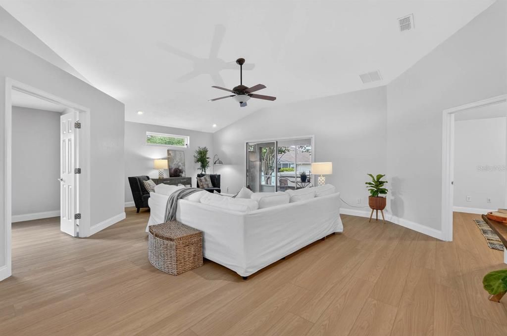 For Sale: $384,900 (3 beds, 2 baths, 1709 Square Feet)