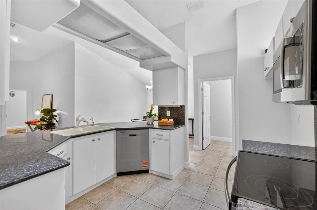 For Sale: $384,900 (3 beds, 2 baths, 1709 Square Feet)