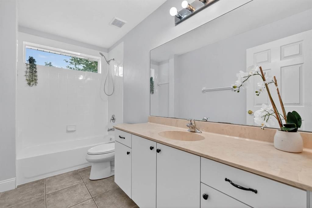 For Sale: $384,900 (3 beds, 2 baths, 1709 Square Feet)
