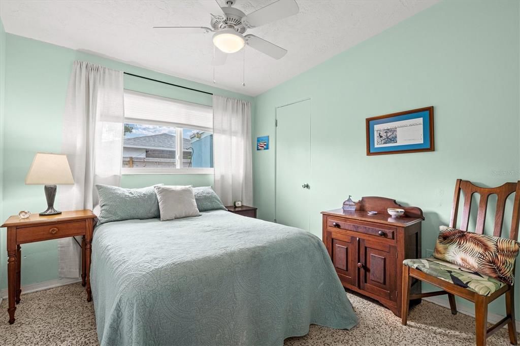 For Sale: $359,000 (3 beds, 2 baths, 1240 Square Feet)