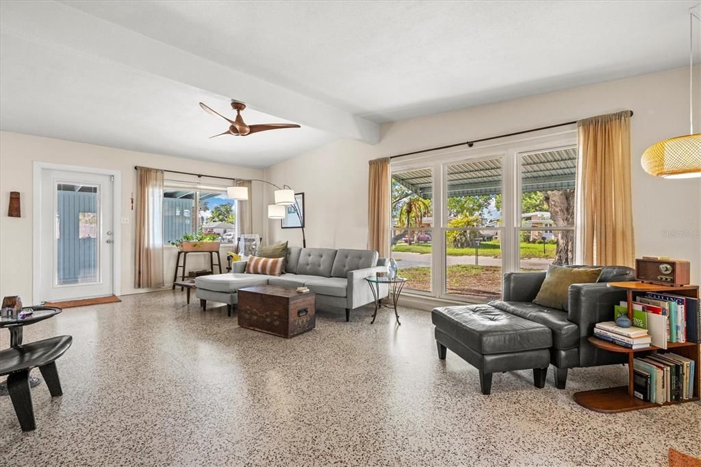 For Sale: $359,000 (3 beds, 2 baths, 1240 Square Feet)