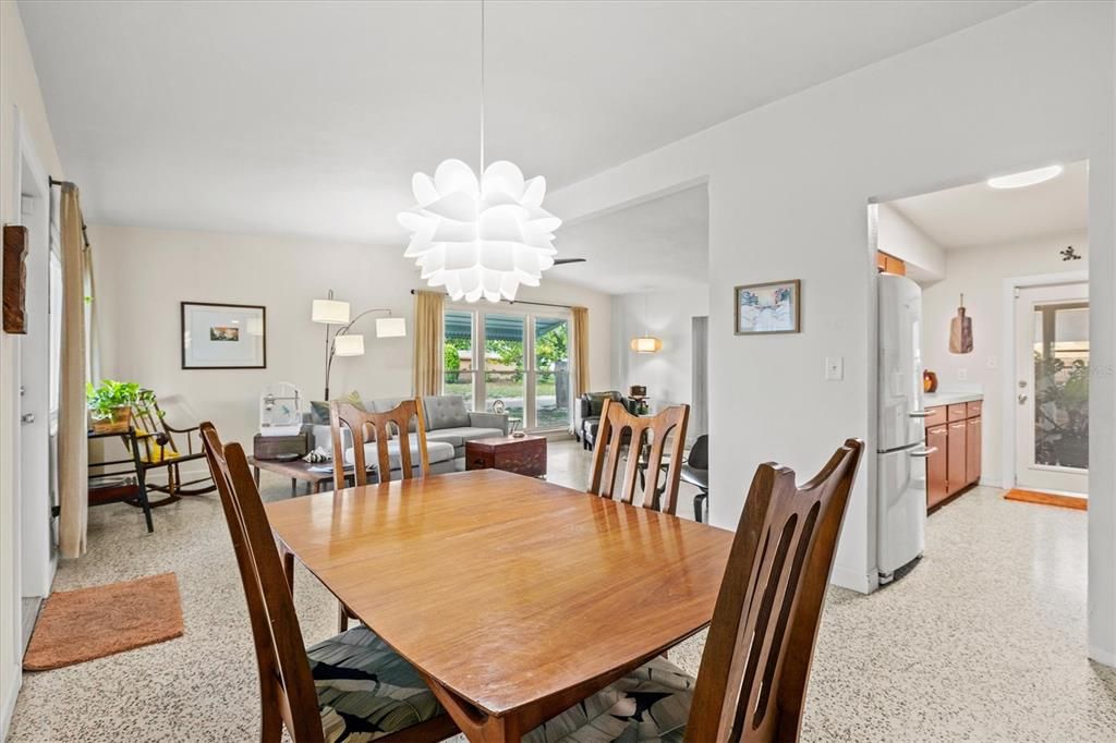 For Sale: $359,000 (3 beds, 2 baths, 1240 Square Feet)