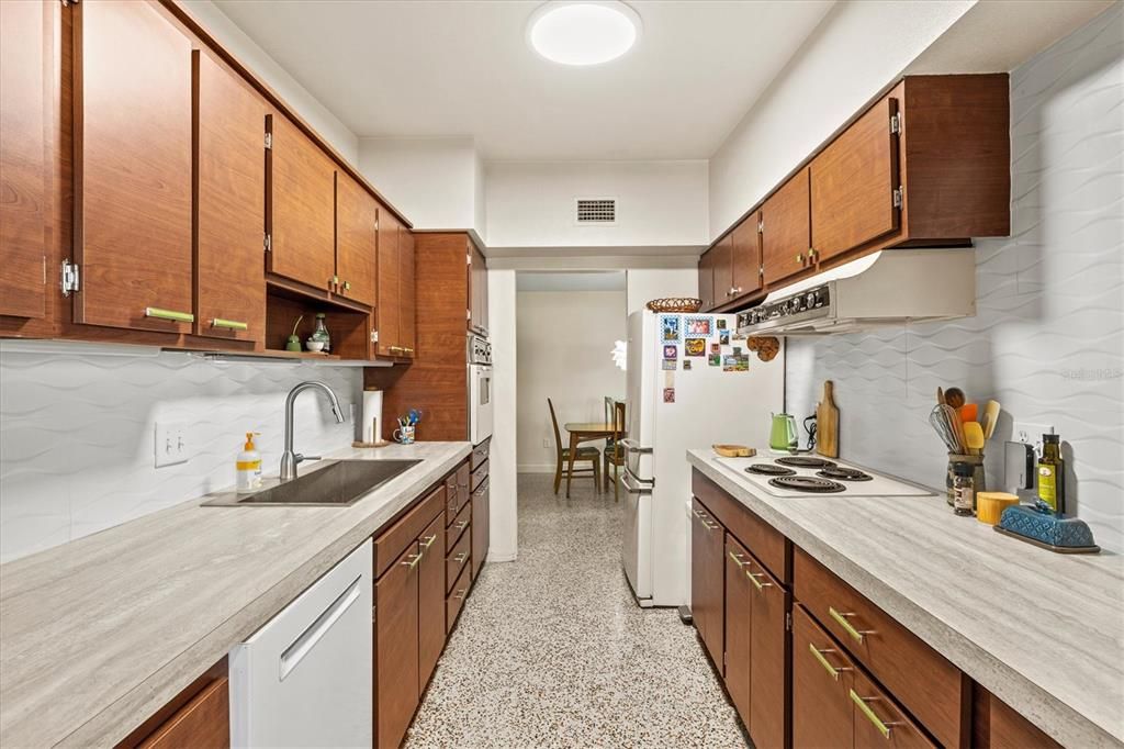 For Sale: $359,000 (3 beds, 2 baths, 1240 Square Feet)