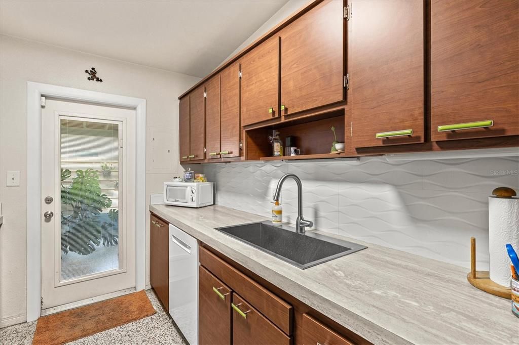 For Sale: $359,000 (3 beds, 2 baths, 1240 Square Feet)