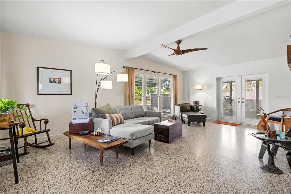For Sale: $359,000 (3 beds, 2 baths, 1240 Square Feet)