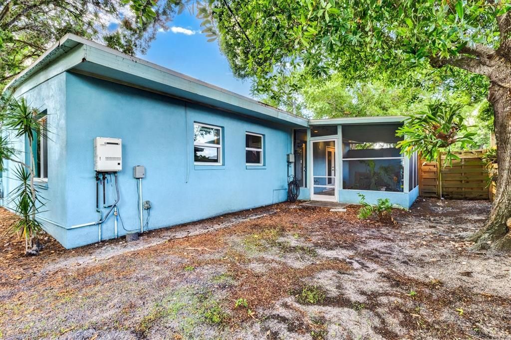 For Sale: $359,000 (3 beds, 2 baths, 1240 Square Feet)
