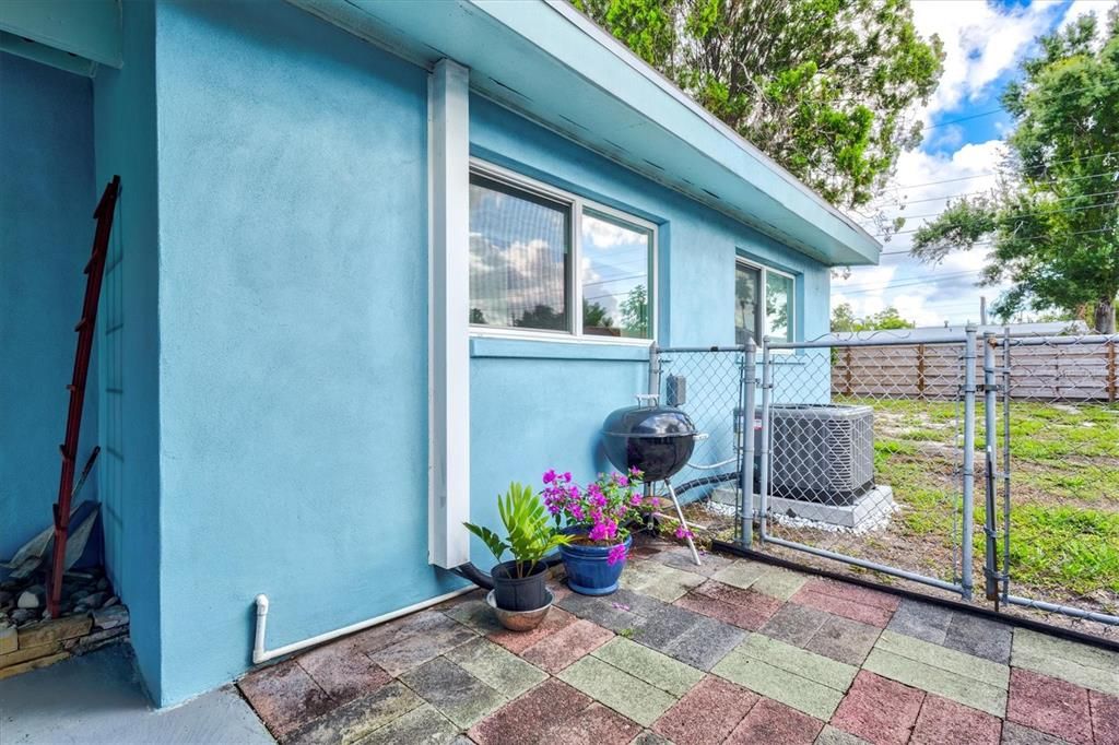 For Sale: $359,000 (3 beds, 2 baths, 1240 Square Feet)