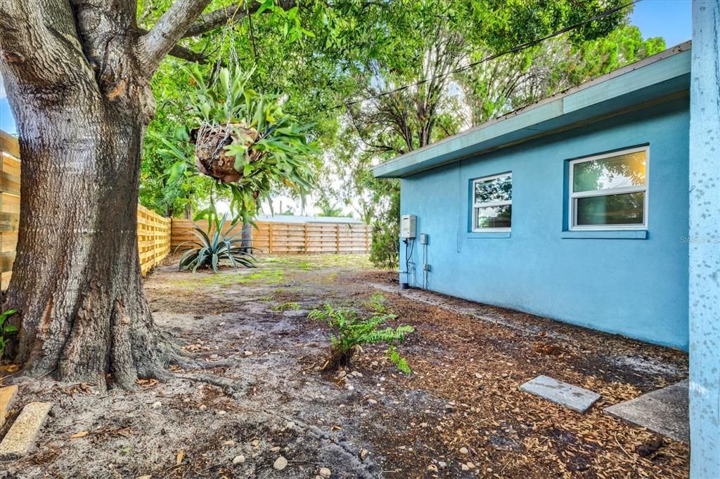 For Sale: $359,000 (3 beds, 2 baths, 1240 Square Feet)