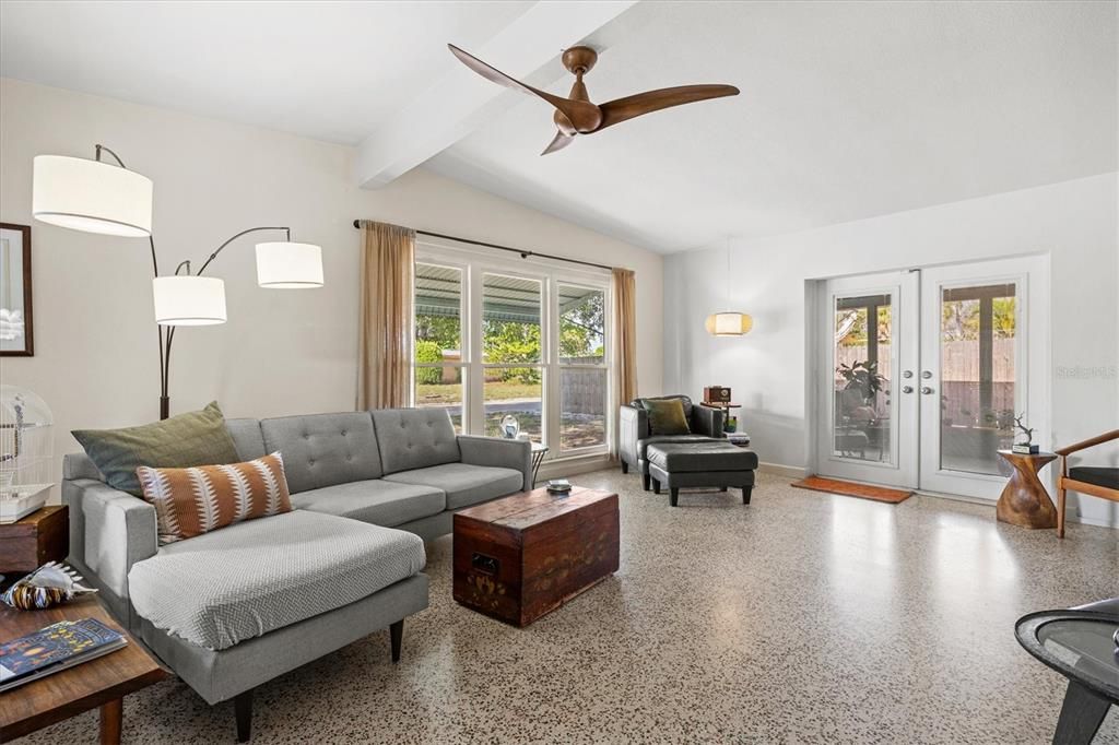For Sale: $359,000 (3 beds, 2 baths, 1240 Square Feet)