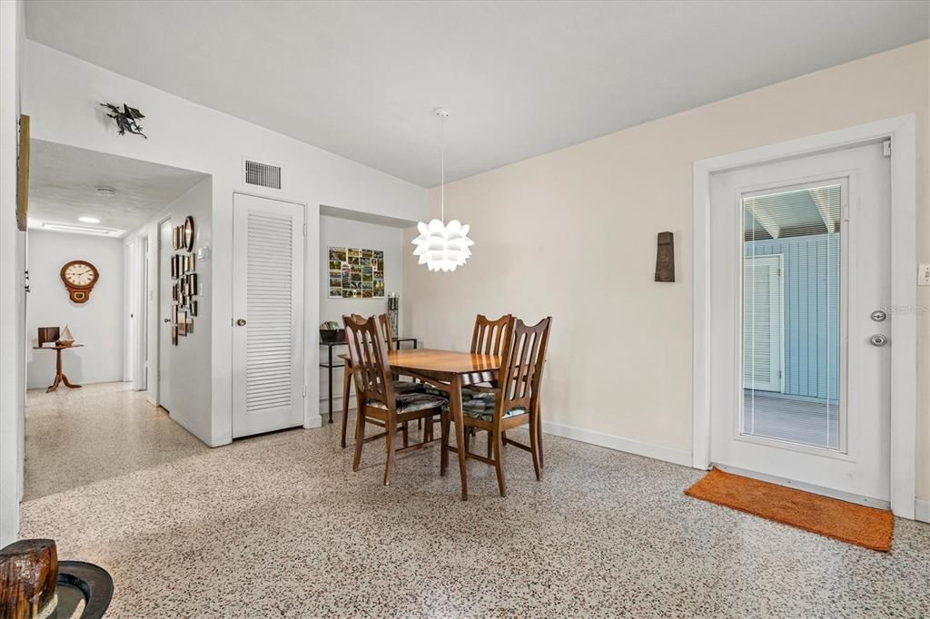 For Sale: $359,000 (3 beds, 2 baths, 1240 Square Feet)