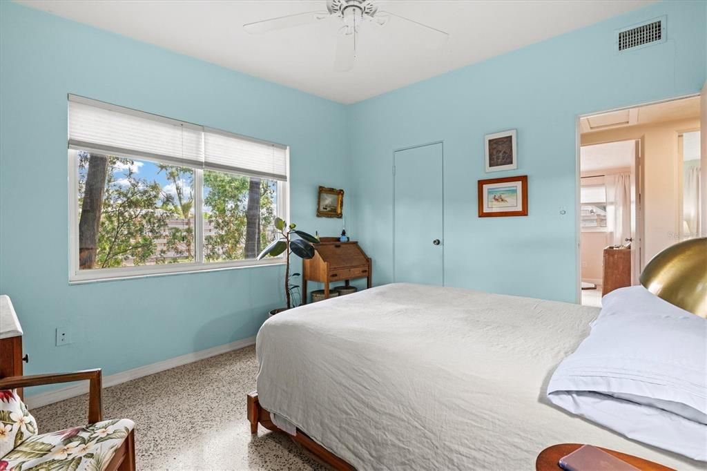 For Sale: $359,000 (3 beds, 2 baths, 1240 Square Feet)