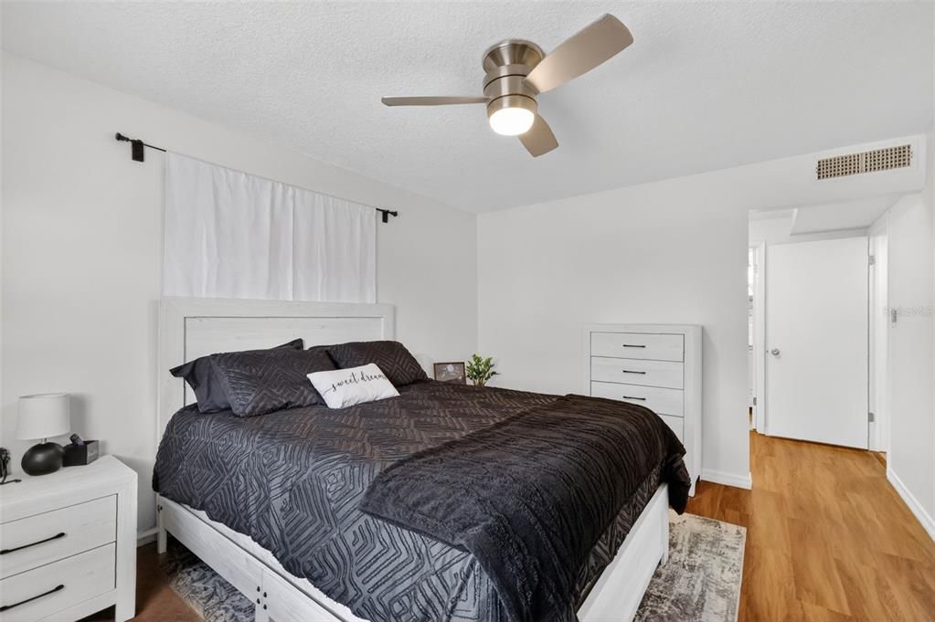 For Sale: $105,000 (2 beds, 2 baths, 938 Square Feet)