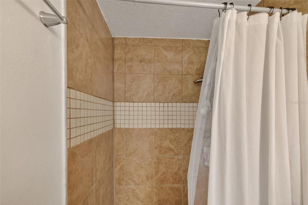 For Sale: $105,000 (2 beds, 2 baths, 938 Square Feet)
