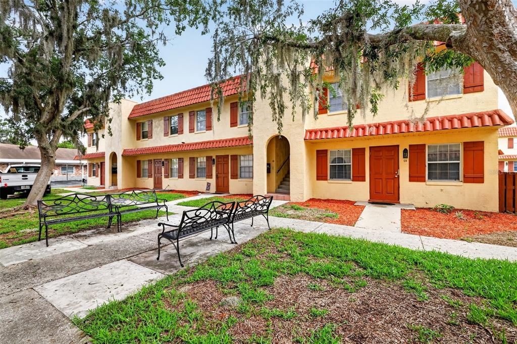 For Sale: $105,000 (2 beds, 2 baths, 938 Square Feet)