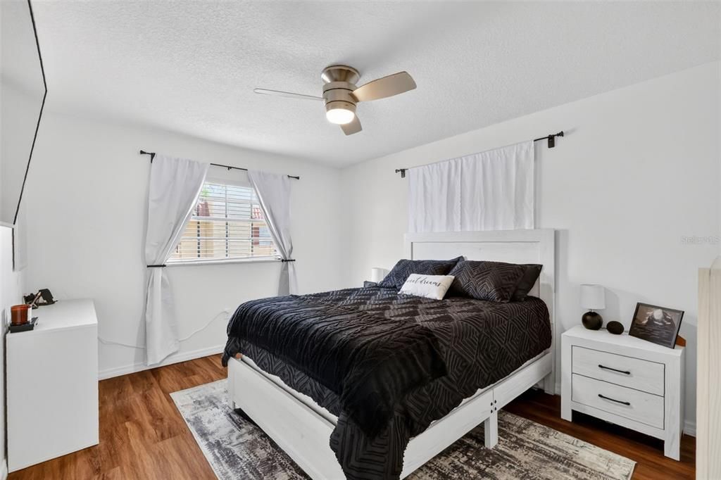 For Sale: $105,000 (2 beds, 2 baths, 938 Square Feet)