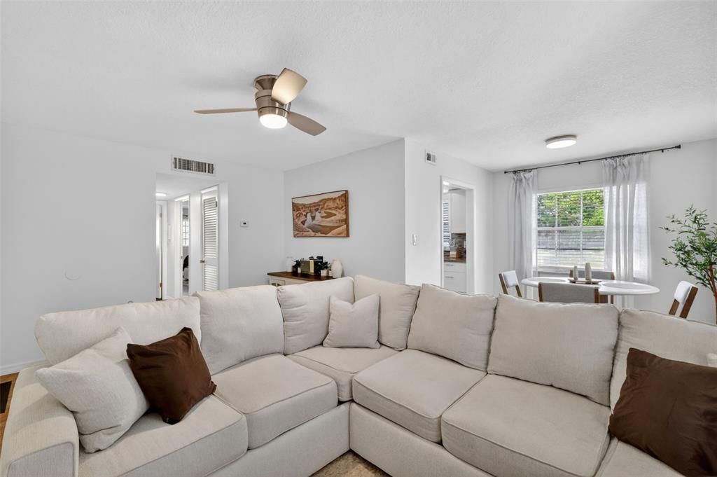 For Sale: $105,000 (2 beds, 2 baths, 938 Square Feet)