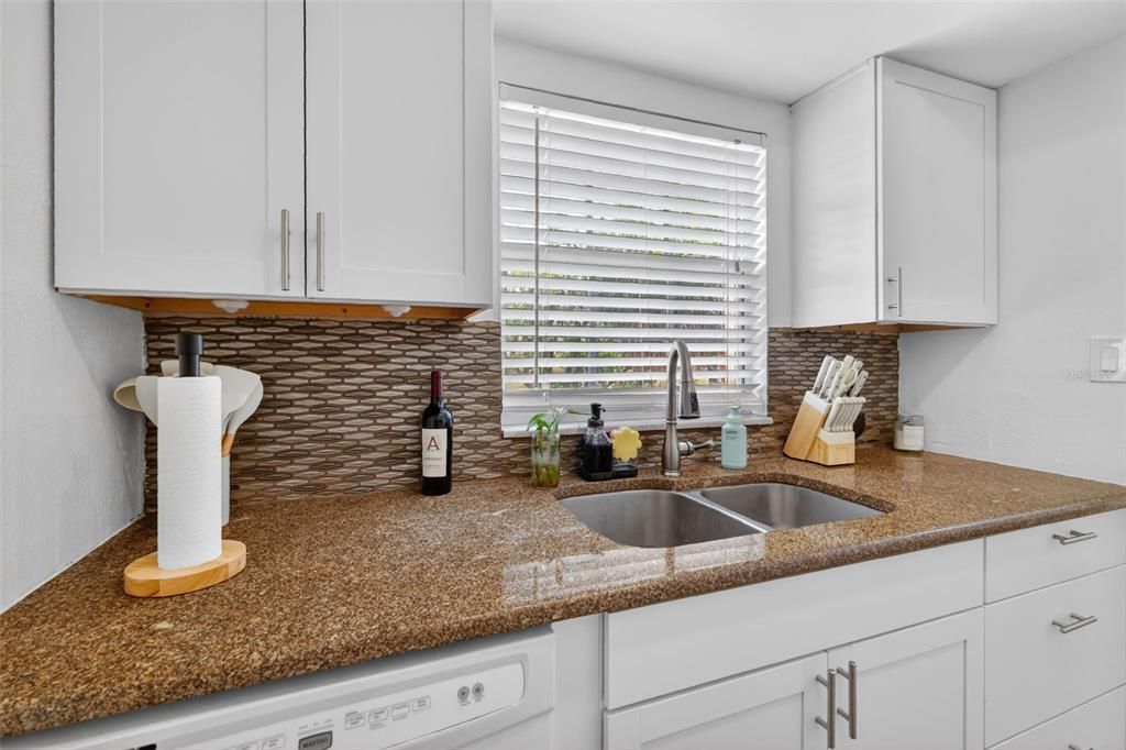 For Sale: $105,000 (2 beds, 2 baths, 938 Square Feet)