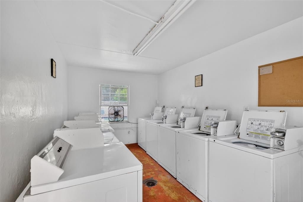 For Sale: $105,000 (2 beds, 2 baths, 938 Square Feet)