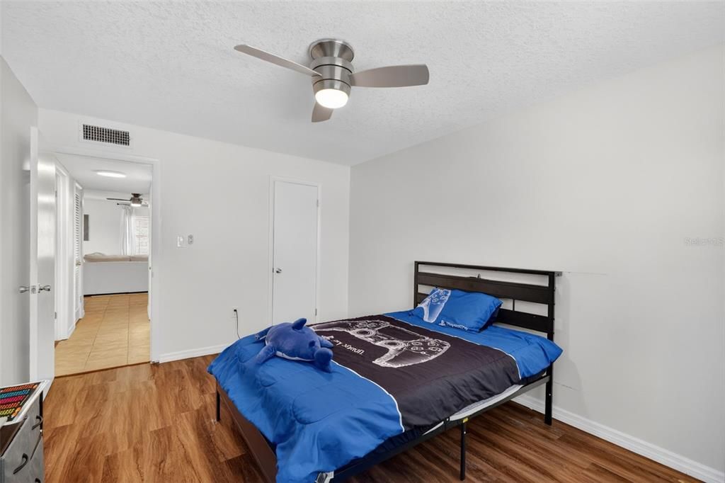 For Sale: $105,000 (2 beds, 2 baths, 938 Square Feet)