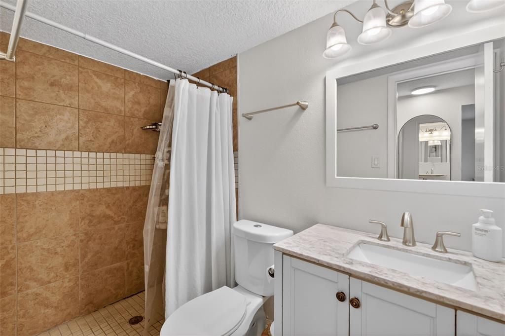For Sale: $105,000 (2 beds, 2 baths, 938 Square Feet)
