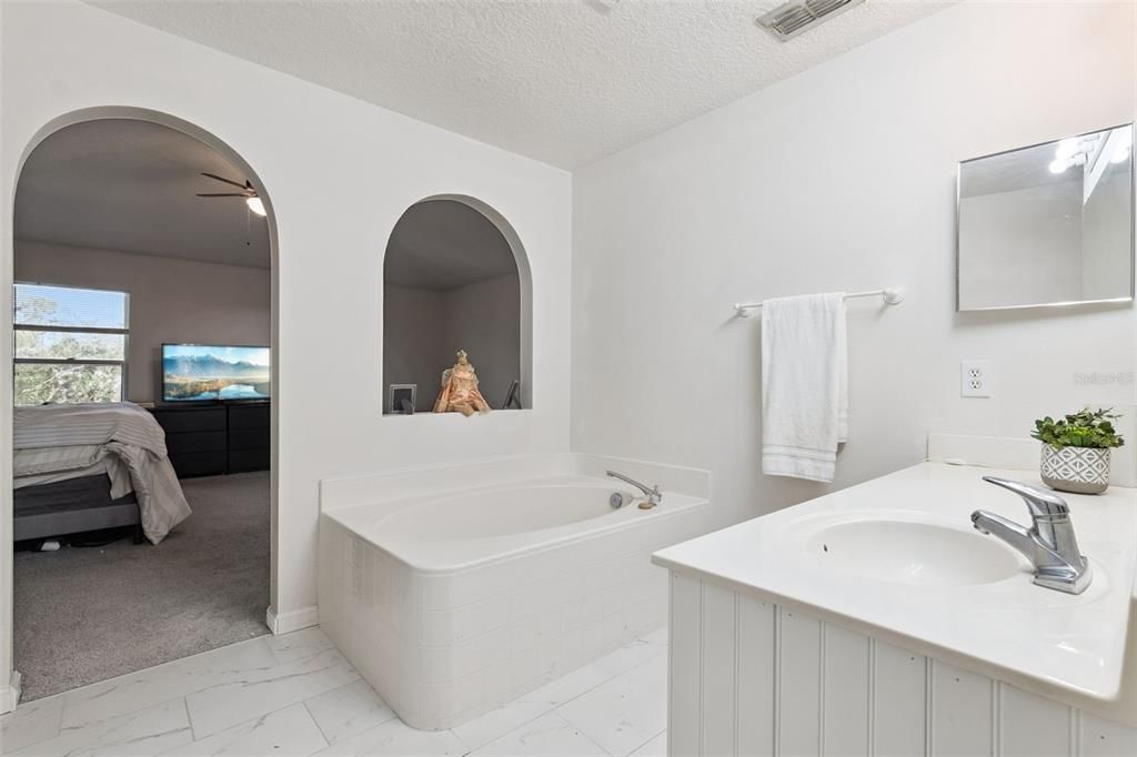 For Sale: $600,000 (5 beds, 3 baths, 2940 Square Feet)