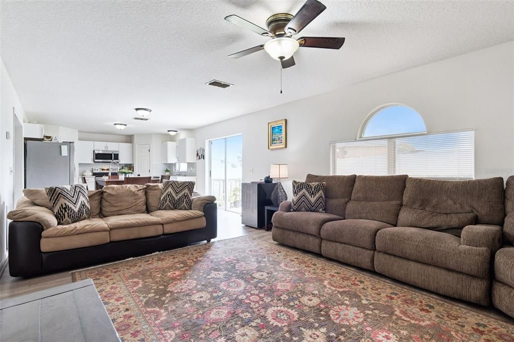 For Sale: $600,000 (5 beds, 3 baths, 2940 Square Feet)