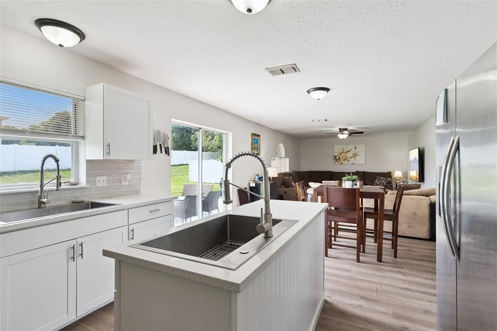 For Sale: $600,000 (5 beds, 3 baths, 2940 Square Feet)