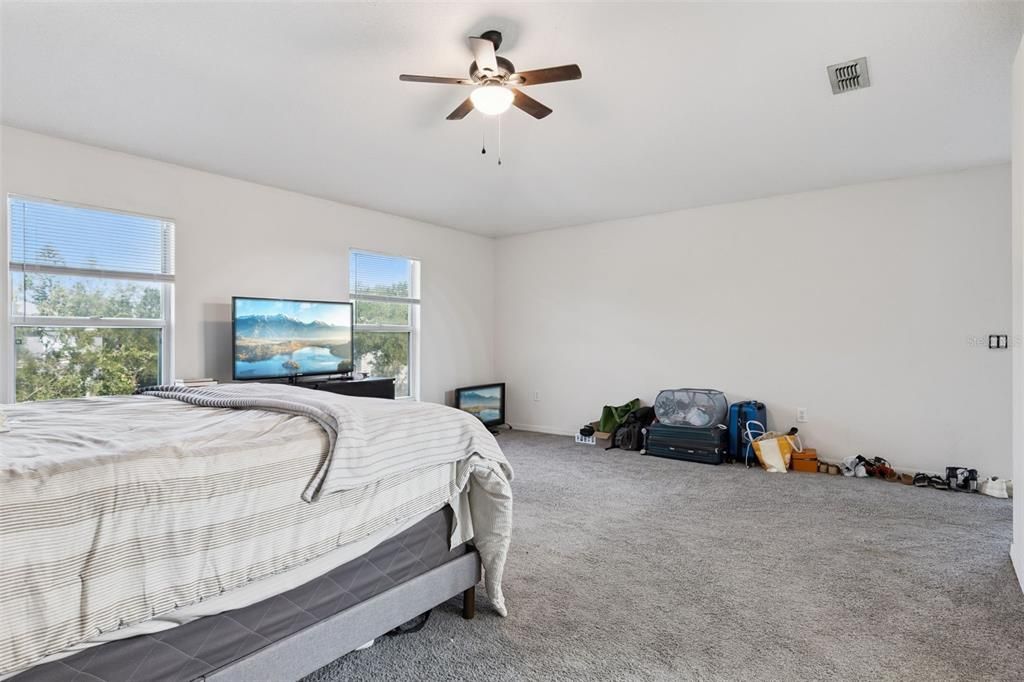 For Sale: $600,000 (5 beds, 3 baths, 2940 Square Feet)