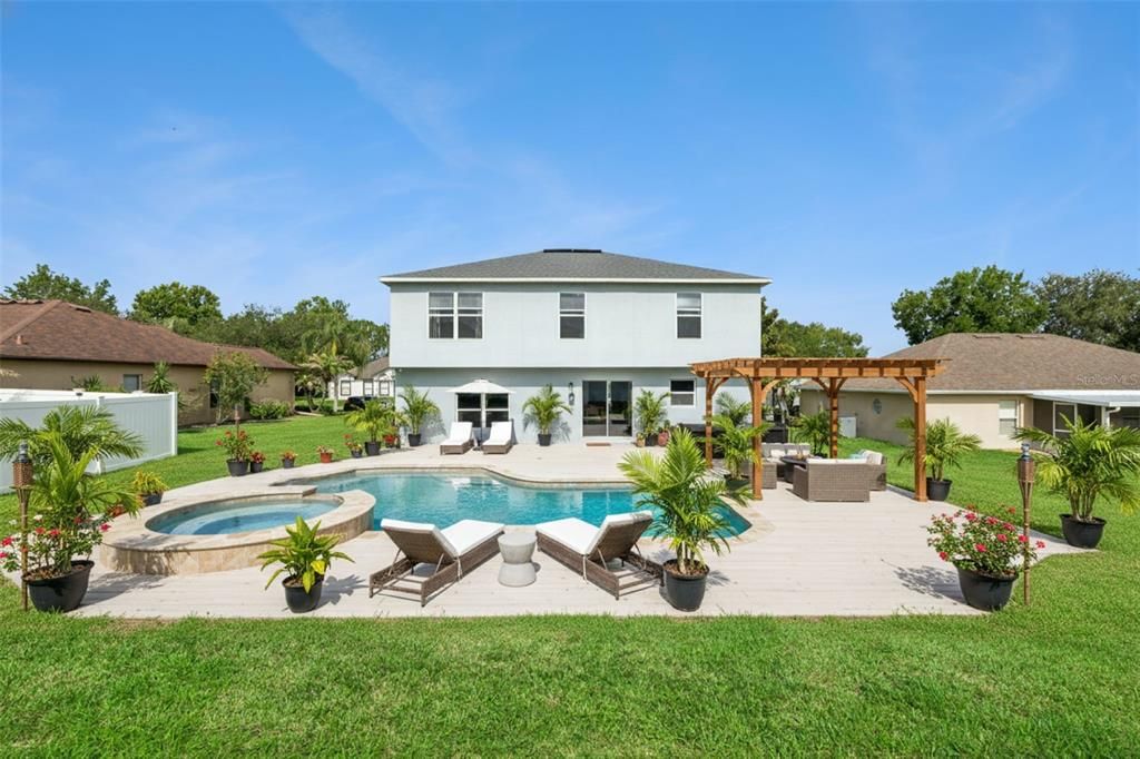 For Sale: $600,000 (5 beds, 3 baths, 2940 Square Feet)