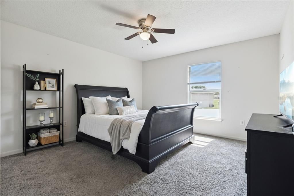 For Sale: $600,000 (5 beds, 3 baths, 2940 Square Feet)