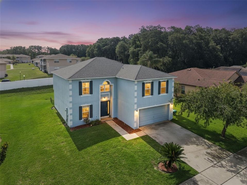 For Sale: $600,000 (5 beds, 3 baths, 2940 Square Feet)