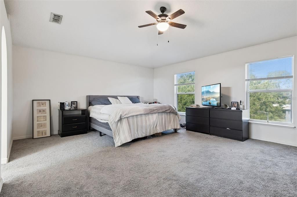For Sale: $600,000 (5 beds, 3 baths, 2940 Square Feet)
