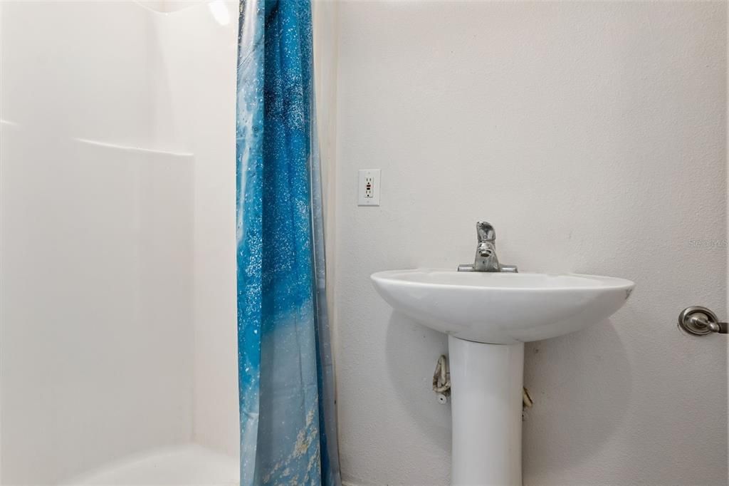 For Sale: $600,000 (5 beds, 3 baths, 2940 Square Feet)