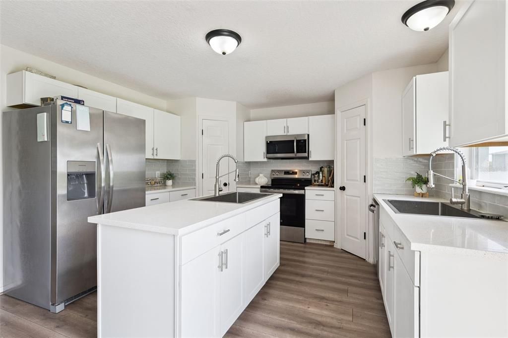 For Sale: $600,000 (5 beds, 3 baths, 2940 Square Feet)