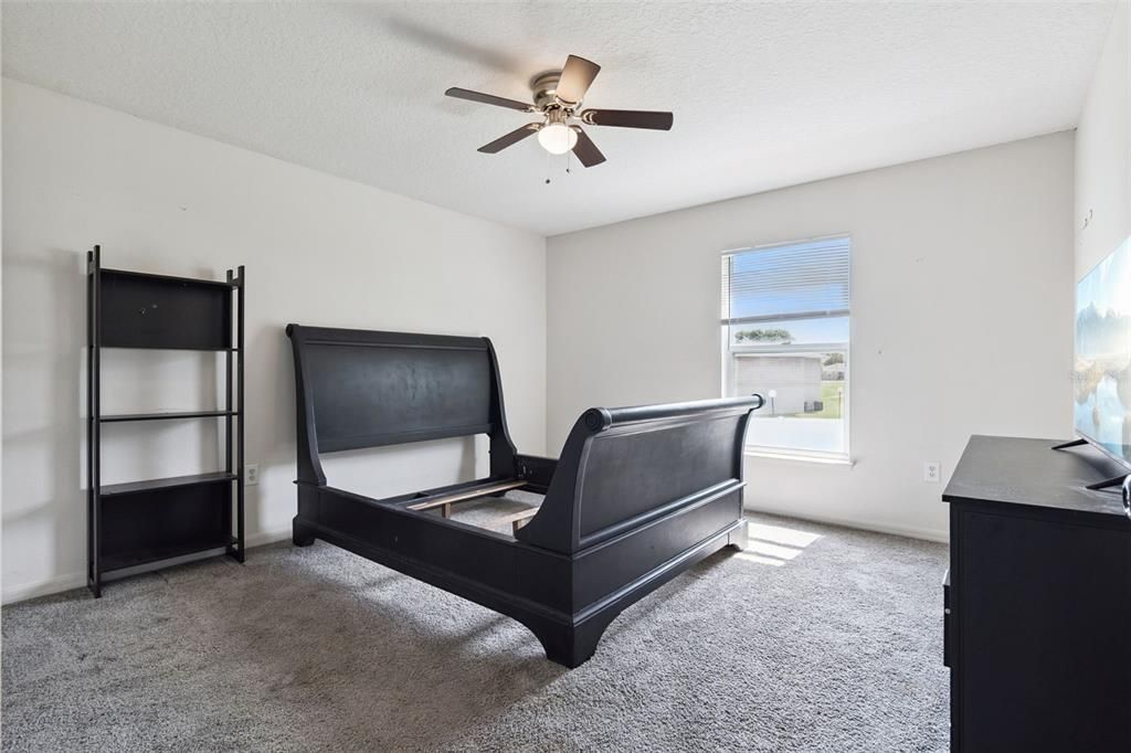 For Sale: $600,000 (5 beds, 3 baths, 2940 Square Feet)